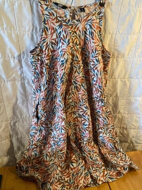 Sleeveless Leaf-Print Shift Dress in Rust, Navy & White with pockets!
